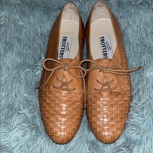 TROTTERS STUNNING WOVEN LEATHER SHOES EUC SIZE 8.5